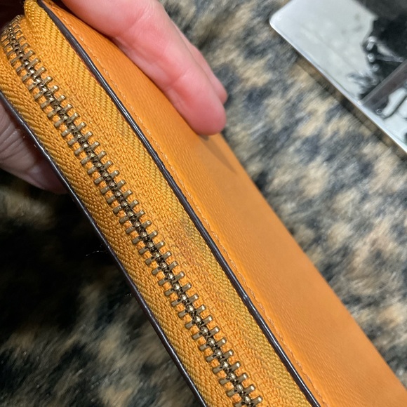 COACH FULL ZIP ACCORDION CROSS GRAIN LEATHER WALLET - Picture 4 of 11